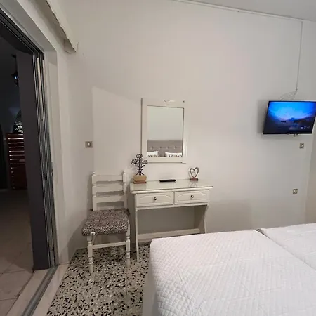 公寓 Nikos Apts & *