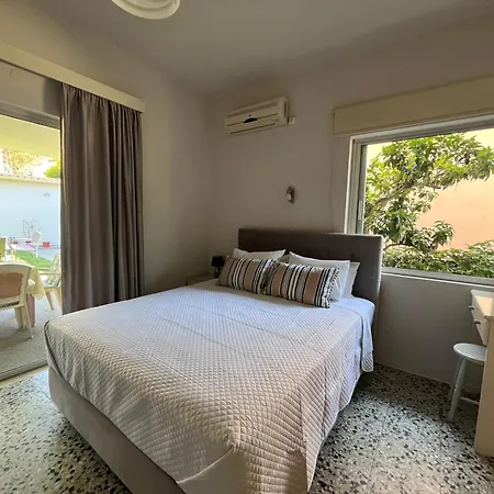 Nikos Apts & *
