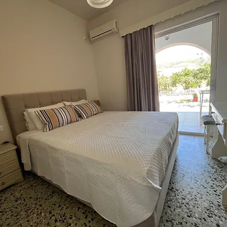 公寓 Nikos Apts &