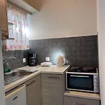 Nikos Apts & Keri