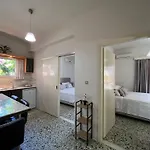 Nikos Apts & Apartament