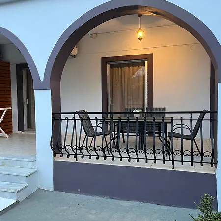 Nikos Apts & Apartment