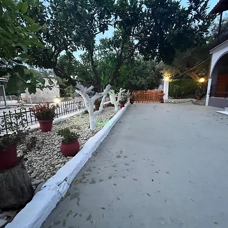 Nikos Appartement Keri