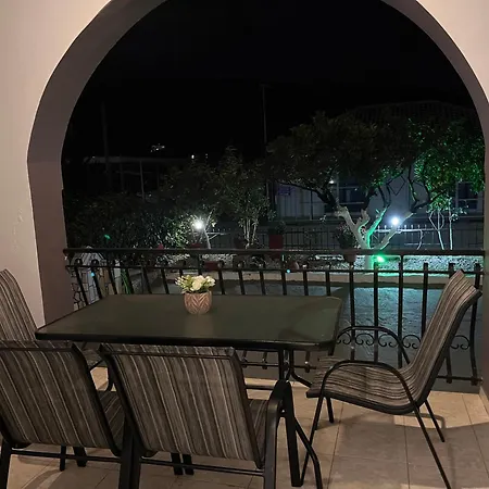 Nikos Apartment *