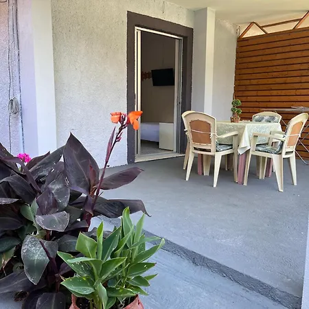 Apartment Nikos *
