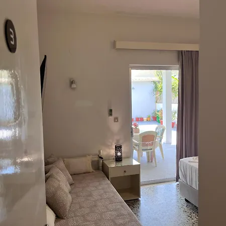 Nikos Apts & *