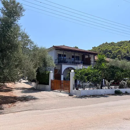 Nikos Apts & Keri