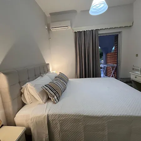 Nikos Appartement *
